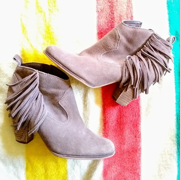 Steve Madden Shoes - 😍 Steve Madden Booties Tan Fringed Suede Perfect!